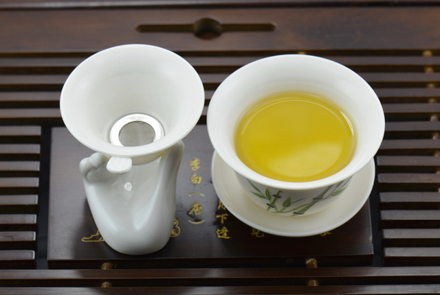 茶艺礼仪：茶艺师教你倒茶的技巧