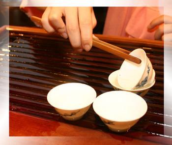 茶艺礼仪：茶艺师教你倒茶的技巧