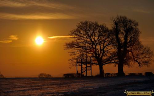 无求日诵金刚经（图：瑞士苏黎世，人们在欣赏落日余晖）