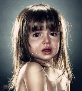 哭泣－爸妈会在不经意间离开我们－小女孩－哭泣－流泪