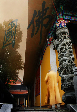 是非何必争人我