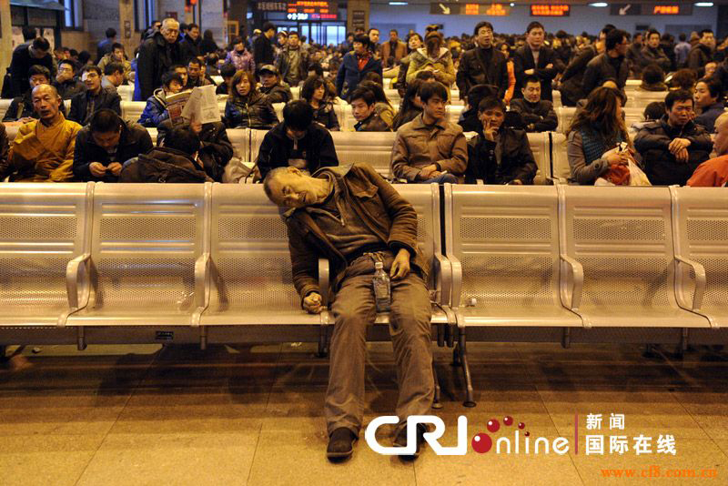 火车站&ldquo;超度僧&rdquo;引热议
