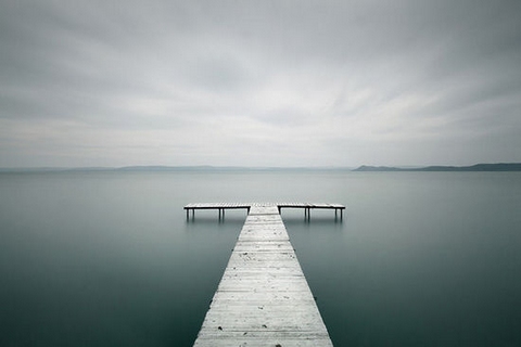 寂静-摄影：Akos Major.jpg　佛教故事　佛教图片