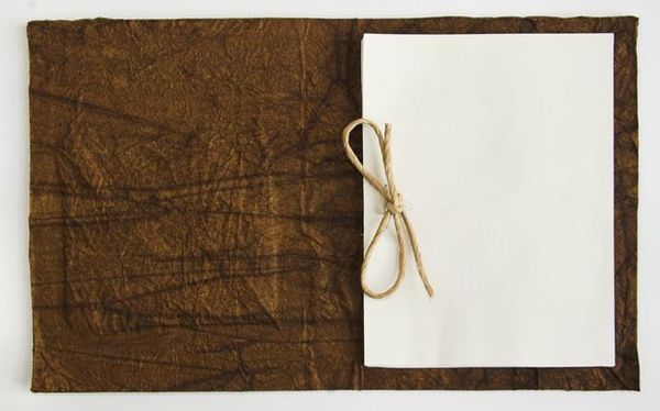 凡夫就像这张纸与这一段绳子