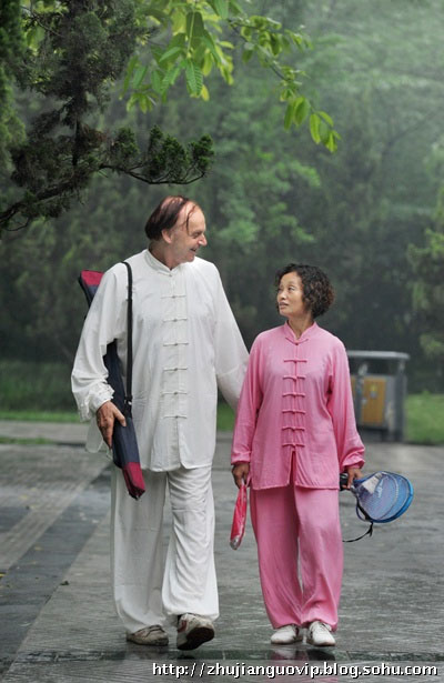 太极拳老外娶了成都绣娘1.jpg