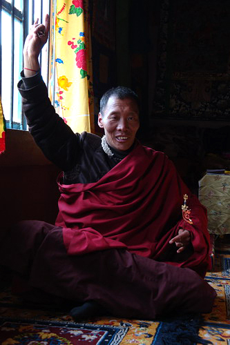 现代活济公：阿日扎普康寺的布达堪布