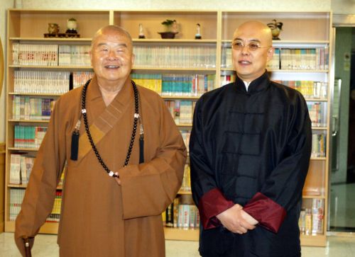 张铁林与星云大师戏谈人生.jpg