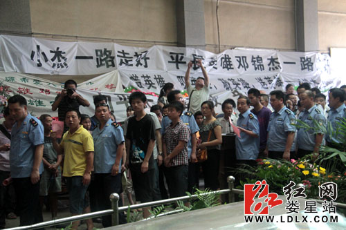 我们不谴责，我们采用更有建设性的思维