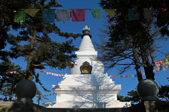 诺那活佛舍利塔