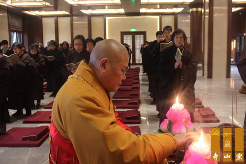 苏州寒山寺举行传授八关斋戒法会 方丈秋爽大和尚主法