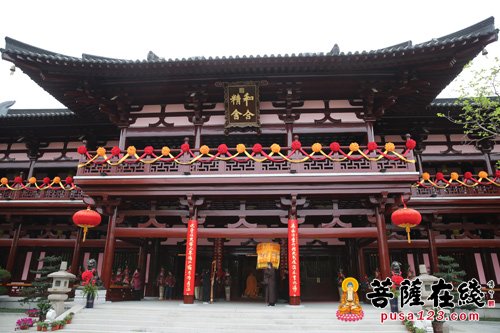 丁酉年四月初八寒山寺佛诞日举行浴佛托钵祈福法会