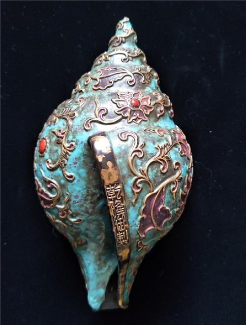 清乾隆御制古铜彩八宝嵌法螺 